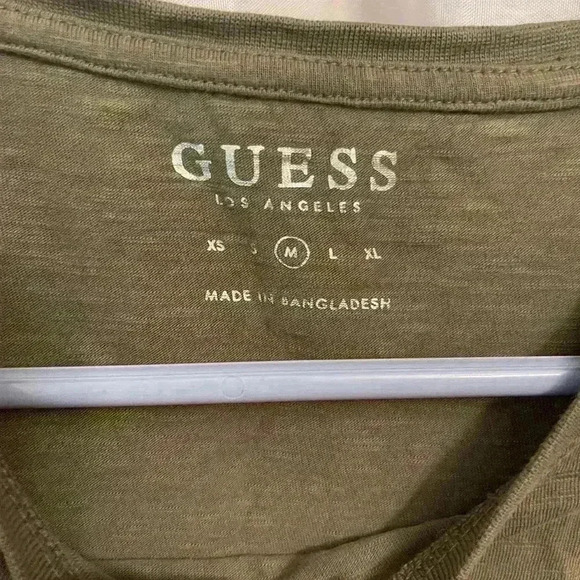 Guess crop  T-shirt - Picture 3 of 3
